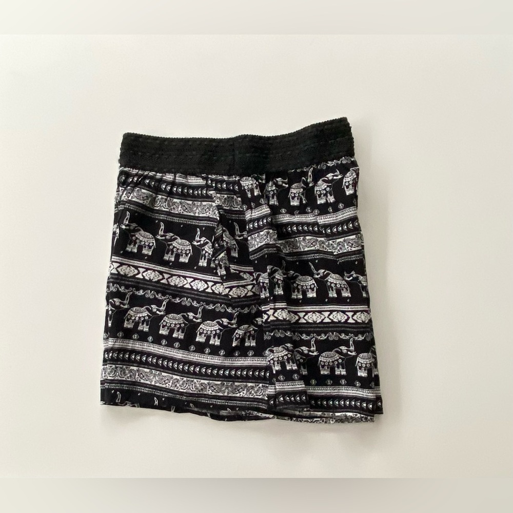 H&M Loves Coachella Elephant & Geometric Print Designed Shorts Sz:2 - Picture 5 of 6